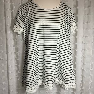 Maternity Top/Tee by Pinkblush, size L, short sleeves, side pockets, beautiful